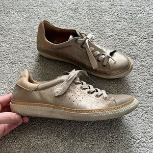Sofft Arianna Sneakers Shoes Women's Size 10 Metallic Gold Leather Lace Up